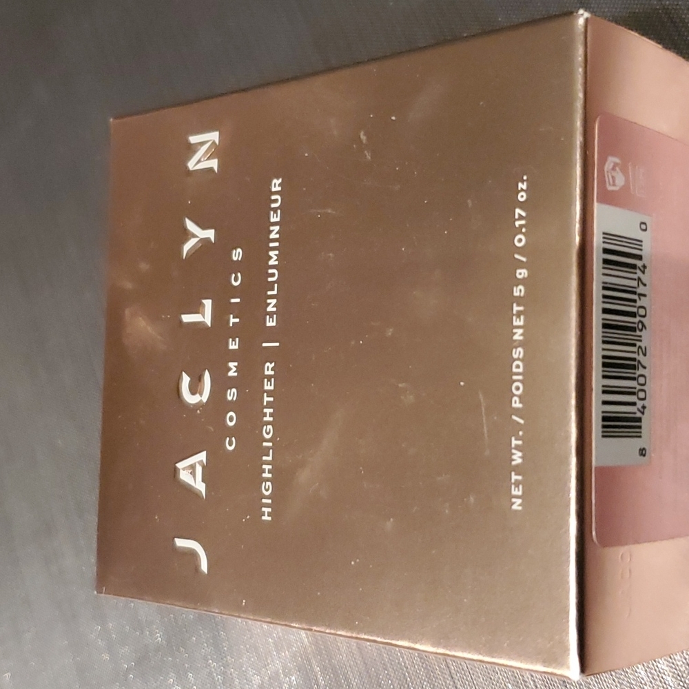 Cosmetics - Picture 2 of 4